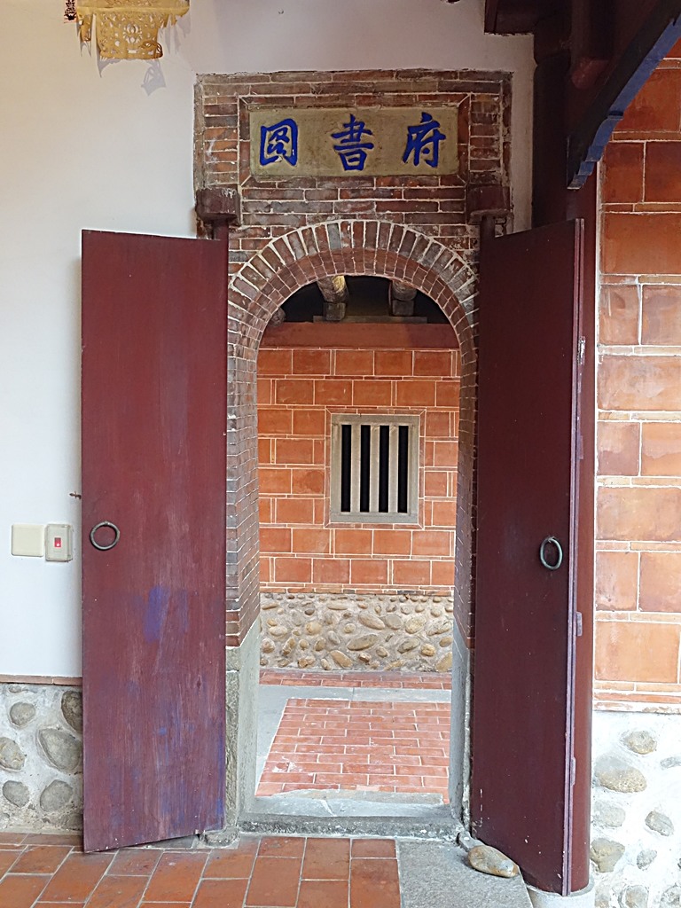 大甲鎮瀾宮與媽祖藝術文創館、大甲三寶文化館、林氏貞節坊、文昌祠、順天路老街與蔣公路夜市，外掛物超所值的棒壽司餐廳與福棧旅宿 — 全臺最難攻之大甲市街黃昏散策