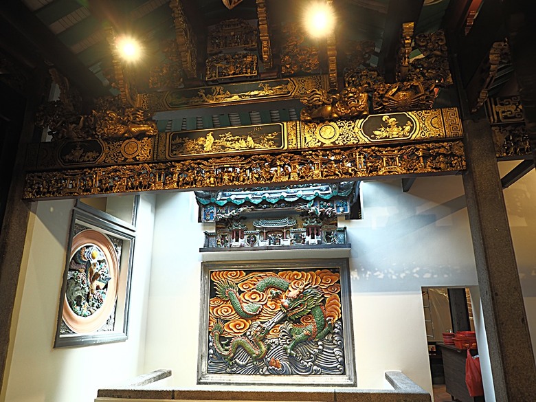 牛車水(Chinatown)市街之巴剎壁畫、粵海清廟、福德祠、天福宮、城市展覽館(Singapore City Gallery)，以及麥士威熟食中心(Maxwell Food Centre)中之天天海南雞飯 — 赤道三國文化休閒行旅 之 新加坡篇 第一回 牛車水(Chinatown) 與直落亞逸(Telok Ayer)