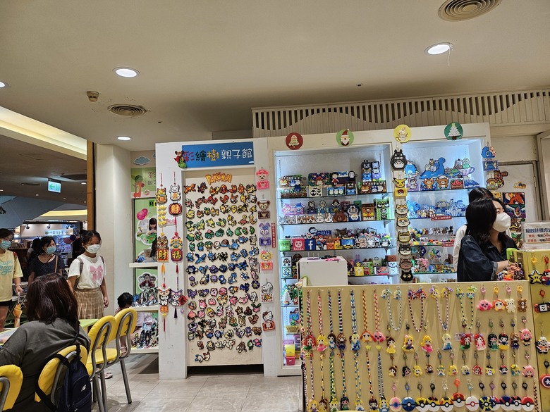 小朋友創作的園地 - 彩繪樹親子創意館美麗華店
