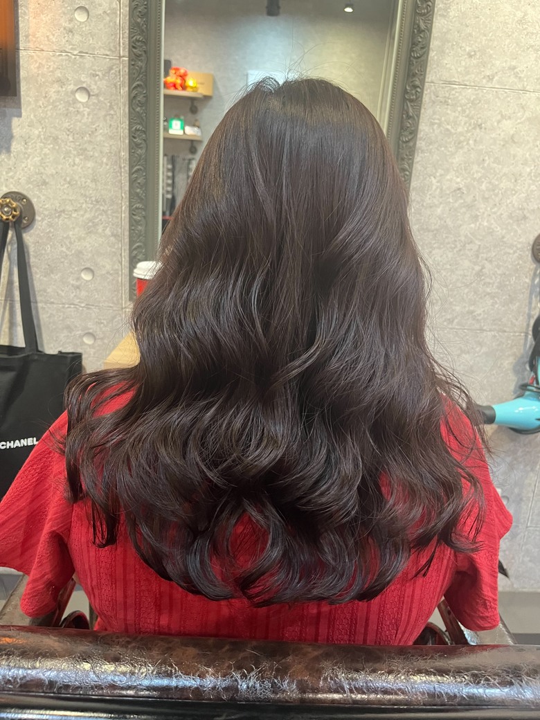 Aug 19 2024 【新北中永和髮廊推薦】實在的髮廊、不亂推銷|Amazing hair salon|真正把客戶當朋友|燙髮、染髮、剪髮、護髮 全方位做到細節的優質設計師|鄰近捷運景安捷運|燙髮推薦-蓬鬆不毛躁設計感十足的捲髮|網美網帥必來