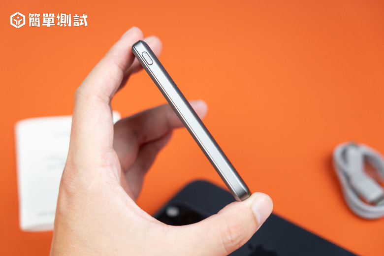 要輕？要薄？MagSafe 磁吸行動電源 TORRAS MiniMag