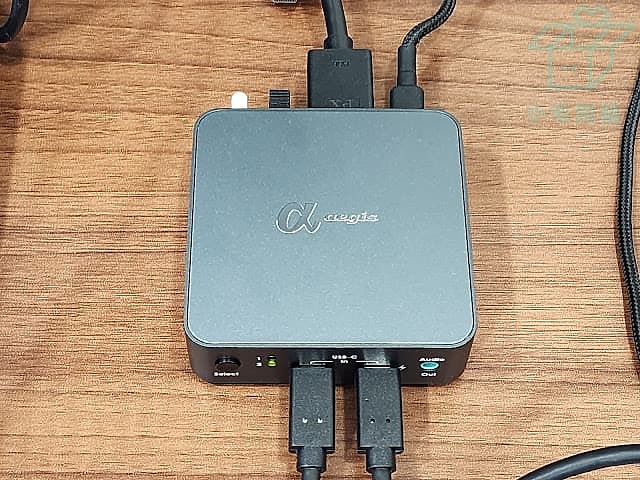 【小宅開箱】艾吉斯 aegis 電腦桌值得擁有的桌面小物 Type-C KVM切換器 共享螢幕鍵盤滑鼠