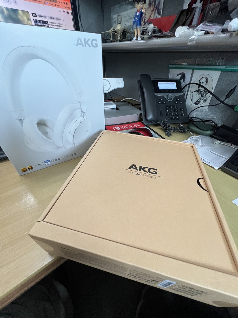 三年了......有種好久沒買耳機的感覺......AKG N9 Hybrid