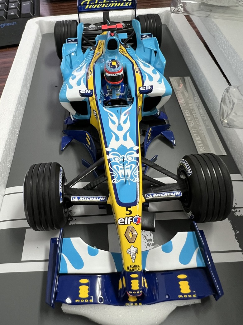 [開箱]F1 1/18 RENAULT R25 FERNANDO ALONSO BELGIAN GP