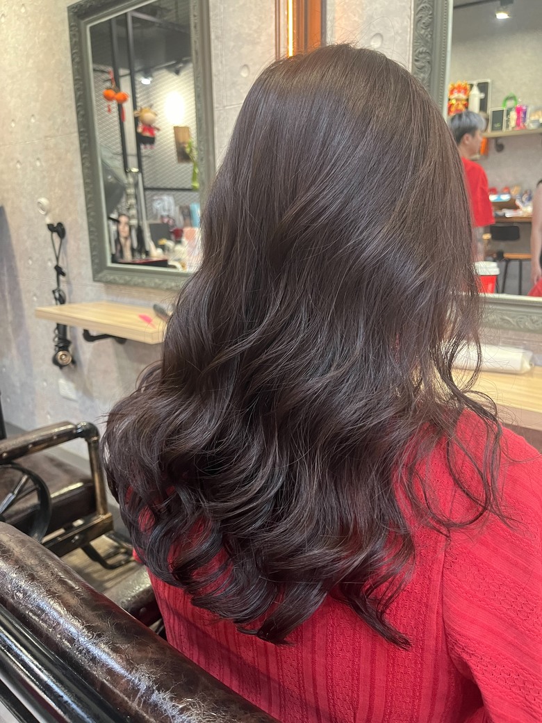 Aug 19 2024 【新北中永和髮廊推薦】實在的髮廊、不亂推銷|Amazing hair salon|真正把客戶當朋友|燙髮、染髮、剪髮、護髮 全方位做到細節的優質設計師|鄰近捷運景安捷運|燙髮推薦-蓬鬆不毛躁設計感十足的捲髮|網美網帥必來