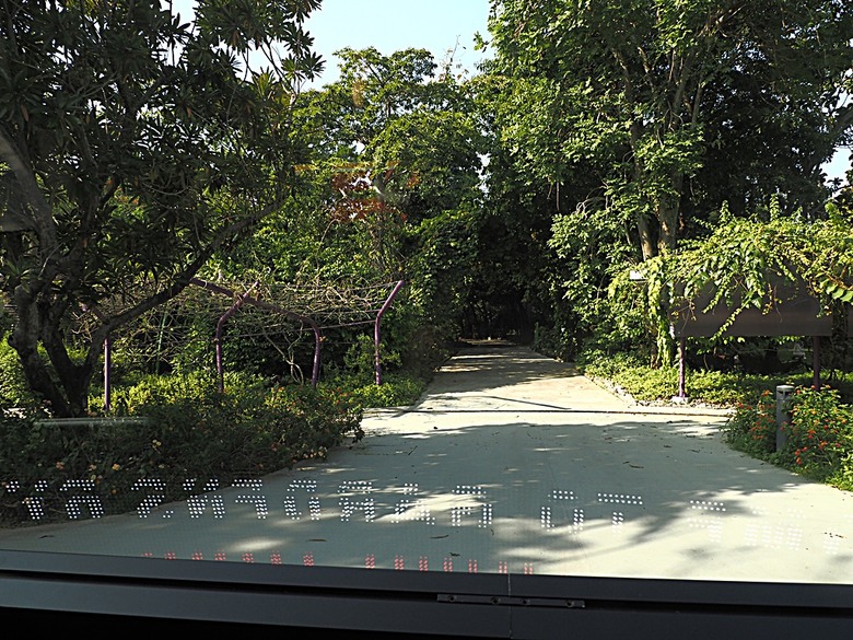 濱海灣花園 雲霧林(Cloud Forest)、花穹(Flower Dome) 及《莫內印象(Impressions of Monet)》特展、擎天樹叢(Supertree Grove)的《花園狂想曲(Garden Rhapsody)》聲光秀、遊園導覽車(Audio Tour)、Jurassic Nest FoodHall中的Hawker Chan燒肉飯,及金沙酒店《幻彩生輝(Spectra- A Light and Water)》燈光秀 — 赤道三國文化休閒行旅 之 新加坡篇 第五回 濱海灣花園