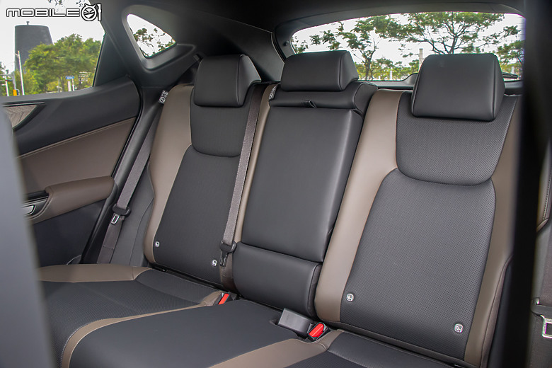 開車遊四方 Vol.19 入住洲際酒店，開凌志、遊港都！｜feat. Lexus NX 350 Overtrail