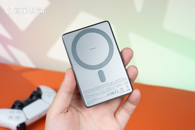 要輕？要薄？MagSafe 磁吸行動電源 TORRAS MiniMag