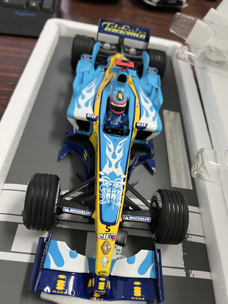 [開箱]F1 1/18 RENAULT R25 FERNANDO ALONSO BELGIAN GP