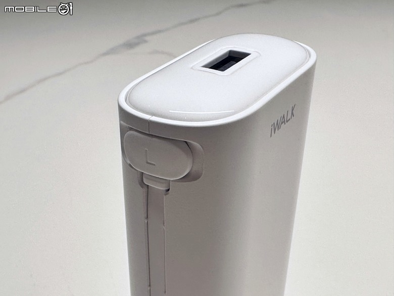 跨越世代!iWalk Power Squid 小魷魚 免帶線PD快充行動電源