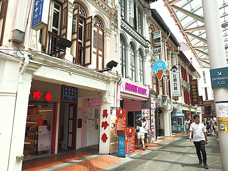 牛車水(Chinatown)市街之巴剎壁畫、粵海清廟、福德祠、天福宮、城市展覽館(Singapore City Gallery),以及麥士威熟食中心(Maxwell Food Centre)中之天天海南雞飯 — 赤道三國文化休閒行旅 之 新加坡篇 第一回 牛車水(Chinatown) 與直落亞逸(Telok Ayer)