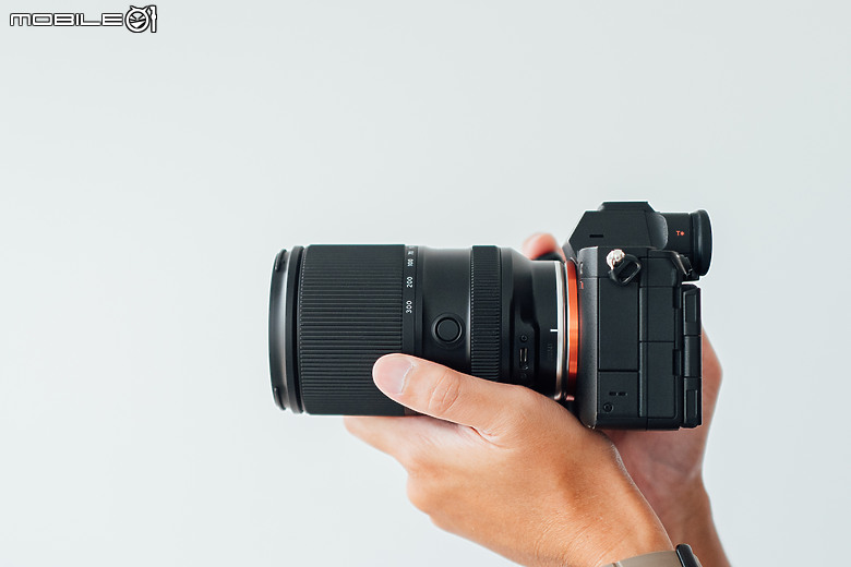 Tamron 28-300mm f/4-7.1 Di III VC VXD（A074）評測報告｜制霸無反、10.7x 旅遊鏡捲土重來！