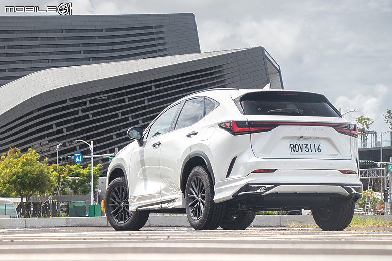 開車遊四方 Vol.19 入住洲際酒店,開凌志、遊港都!|feat. Lexus NX 350 Overtrail