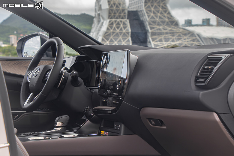 開車遊四方 Vol.19 入住洲際酒店,開凌志、遊港都!|feat. Lexus NX 350 Overtrail