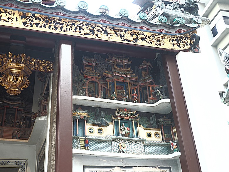 牛車水(Chinatown)市街之巴剎壁畫、粵海清廟、福德祠、天福宮、城市展覽館(Singapore City Gallery)，以及麥士威熟食中心(Maxwell Food Centre)中之天天海南雞飯 — 赤道三國文化休閒行旅 之 新加坡篇 第一回 牛車水(Chinatown) 與直落亞逸(Telok Ayer)