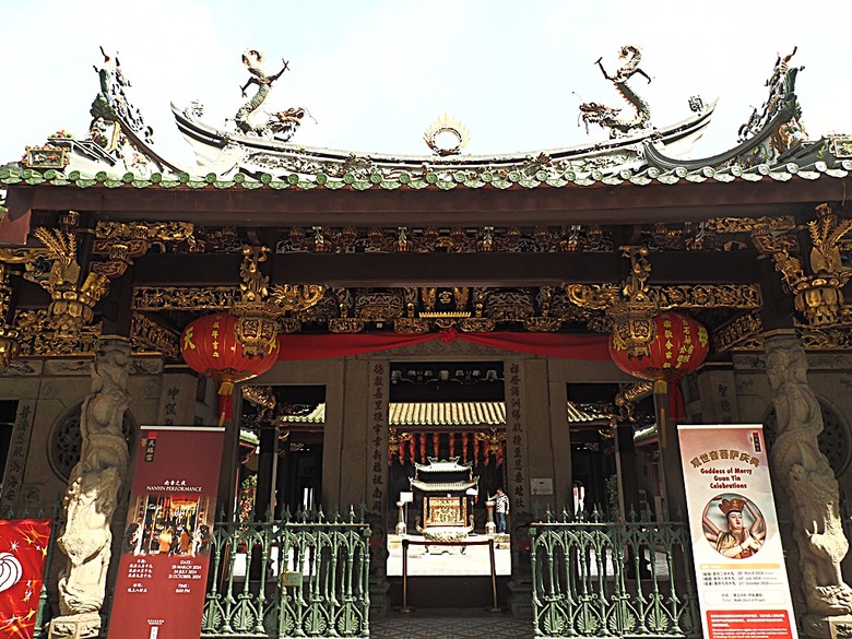 牛車水(Chinatown)市街之巴剎壁畫、粵海清廟、福德祠、天福宮、城市展覽館(Singapore City Gallery)，以及麥士威熟食中心(Maxwell Food Centre)中之天天海南雞飯 — 赤道三國文化休閒行旅 之 新加坡篇 第一回 牛車水(Chinatown) 與直落亞逸(Telok Ayer)