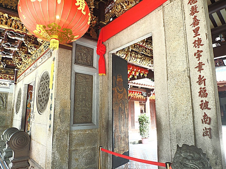 牛車水(Chinatown)市街之巴剎壁畫、粵海清廟、福德祠、天福宮、城市展覽館(Singapore City Gallery)，以及麥士威熟食中心(Maxwell Food Centre)中之天天海南雞飯 — 赤道三國文化休閒行旅 之 新加坡篇 第一回 牛車水(Chinatown) 與直落亞逸(Telok Ayer)