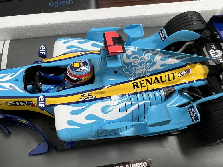[開箱]F1 1/18 RENAULT R25 FERNANDO ALONSO BELGIAN GP