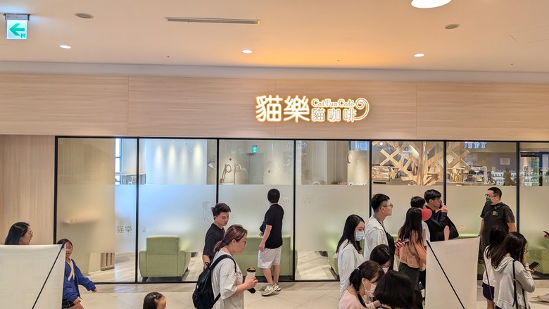 一日中部來回快閃 - Lalaport好熱鬧 / 早餐女王點心吃不完 /鹿港光影藝術節 (角落小夥伴好可愛)