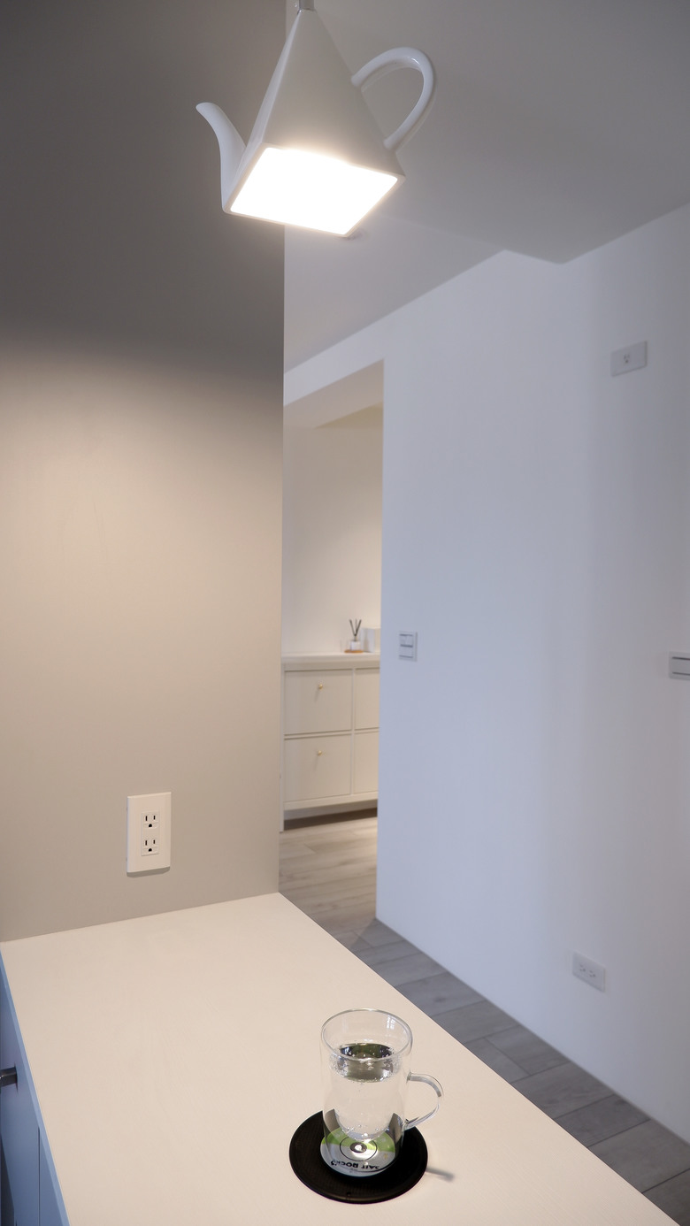 【開箱】30坪台中老屋翻新，司曼特電視牆