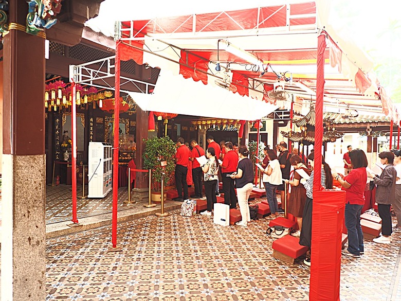 牛車水(Chinatown)市街之巴剎壁畫、粵海清廟、福德祠、天福宮、城市展覽館(Singapore City Gallery),以及麥士威熟食中心(Maxwell Food Centre)中之天天海南雞飯 — 赤道三國文化休閒行旅 之 新加坡篇 第一回 牛車水(Chinatown) 與直落亞逸(Telok Ayer)