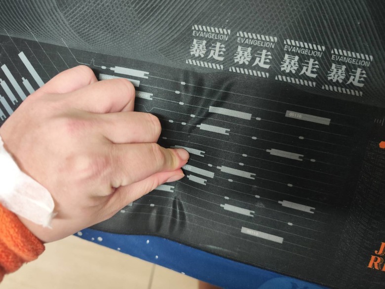 超級不推薦 令人失望的ROG Scabbard II 滑鼠墊的體驗。