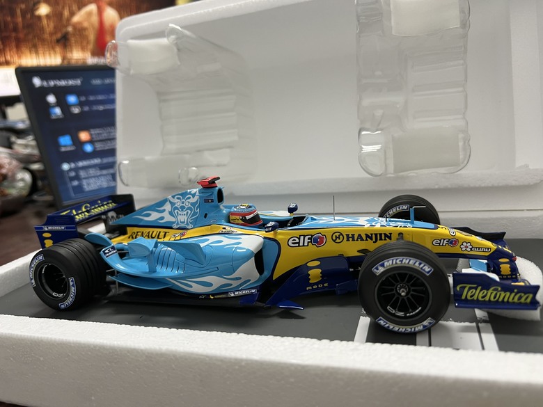 [開箱]F1 1/18 RENAULT R25 FERNANDO ALONSO BELGIAN GP