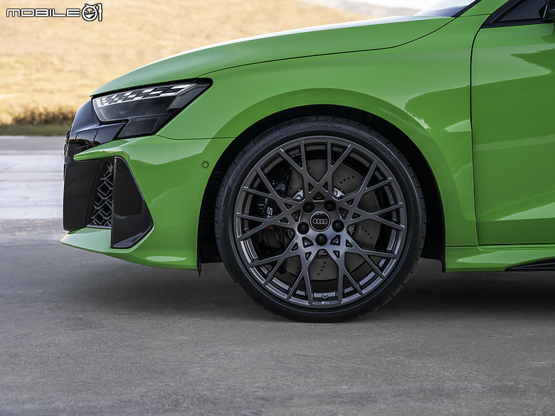 【海外新訊】Audi RS 3 小改款登場，外觀微整、操控提升打破紐北單圈同級新紀錄！
