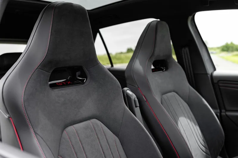 Volkswagen ID.3 GTX Performance純電鋼砲上市 跟Golf GTI車系怎麼選？