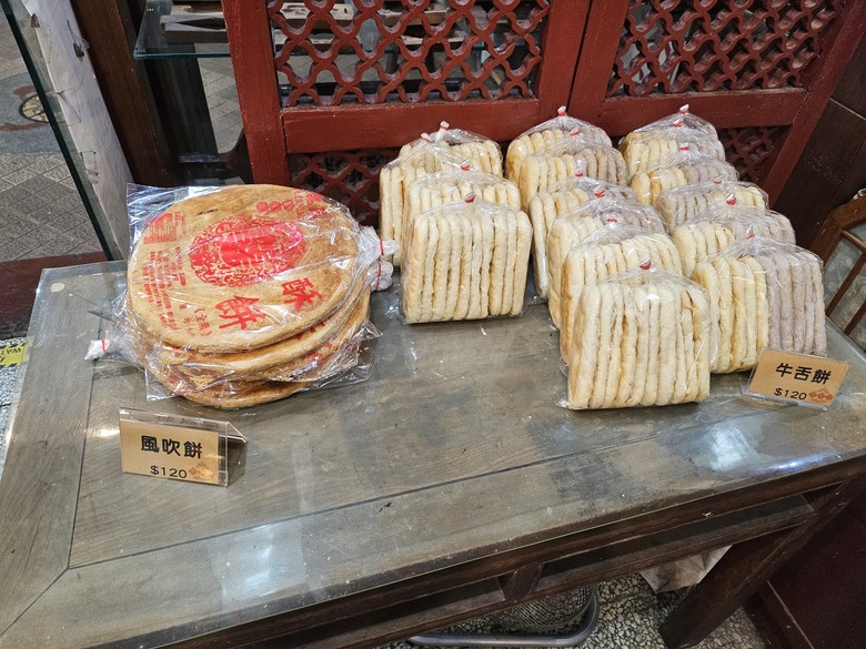 一日中部來回快閃 - Lalaport好熱鬧 / 早餐女王點心吃不完 /鹿港光影藝術節 (角落小夥伴好可愛)