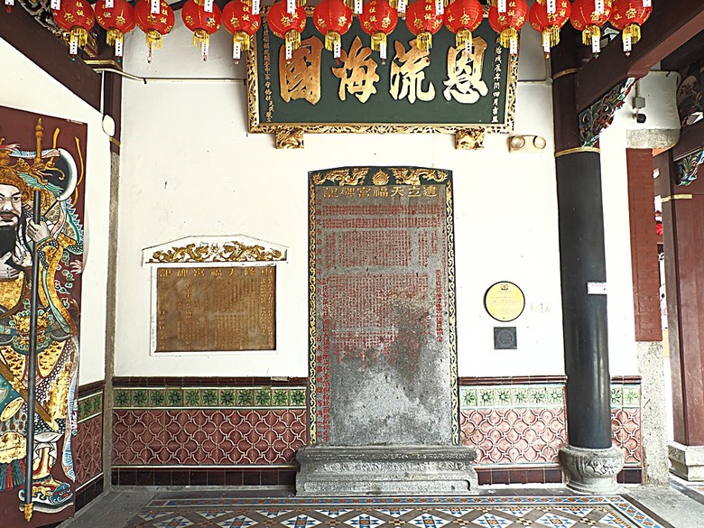 牛車水(Chinatown)市街之巴剎壁畫、粵海清廟、福德祠、天福宮、城市展覽館(Singapore City Gallery)，以及麥士威熟食中心(Maxwell Food Centre)中之天天海南雞飯 — 赤道三國文化休閒行旅 之 新加坡篇 第一回 牛車水(Chinatown) 與直落亞逸(Telok Ayer)