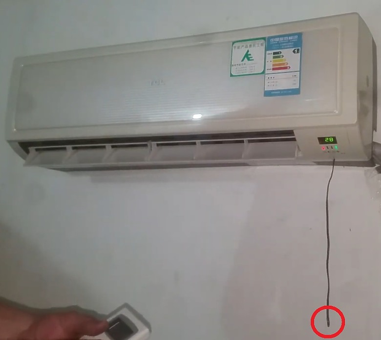 解決忽冷忽熱的問題，可以把熱敏電阻移到冷氣下方，冷氣顯示溫度會與室溫較一致
