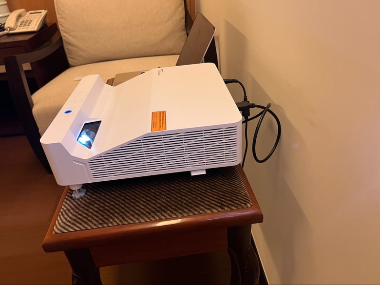 【分享】挑剔爸媽也滿意的超短焦投影機Optoma Wave 120U