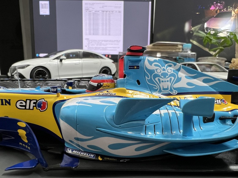 [開箱]F1 1/18 RENAULT R25 FERNANDO ALONSO BELGIAN GP