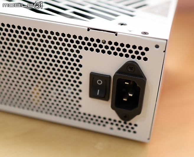 點我看大圖 開箱 XPG CORE REACTOR II 850W 白色版