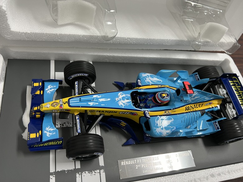 [開箱]F1 1/18 RENAULT R25 FERNANDO ALONSO BRITISH GP