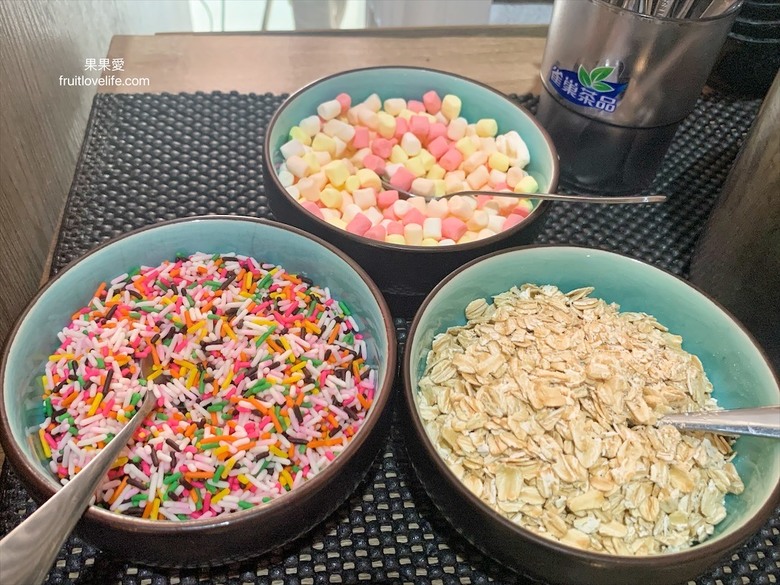 寵物友善鍋物餐廳，有多種美味湯頭，豐富的海鮮與肉品，可以獨享也可以共鍋，鴛鴦鍋不另外加價