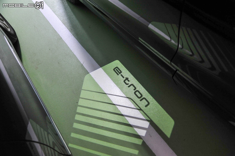 Audi Q4 Sportback e-tron 55 quattro S line 試駕|長距離電耗實測、質感與實用兼具的帥氣電動休旅車!