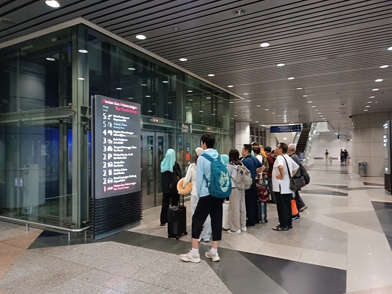 吉隆坡國際機場之轉機(KLIA2入境、KLIA1出境)及適合小睡休息地點全紀錄 — 赤道三國文化休閒行旅 之 馬來西亞篇 吉隆坡國際機場 (Kuala Lumpur International Airport)