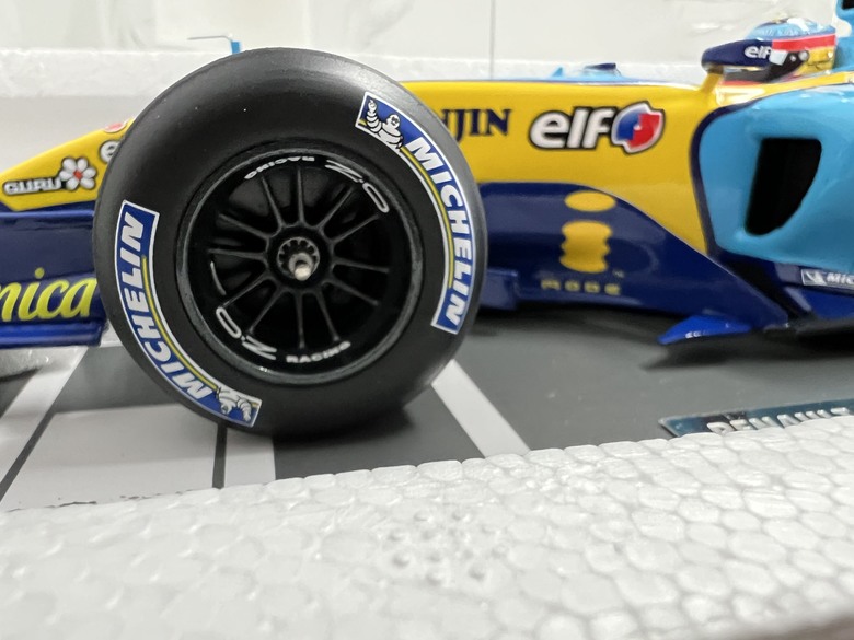 [開箱]F1 1/18 RENAULT R25 FERNANDO ALONSO BRITISH GP