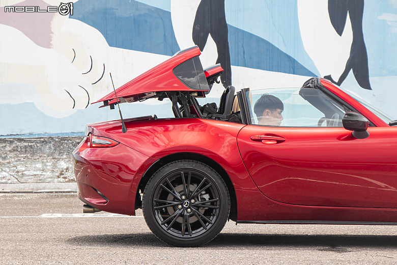 Mazda MX-5 RF 小改款試駕｜沒出手排也想買！
