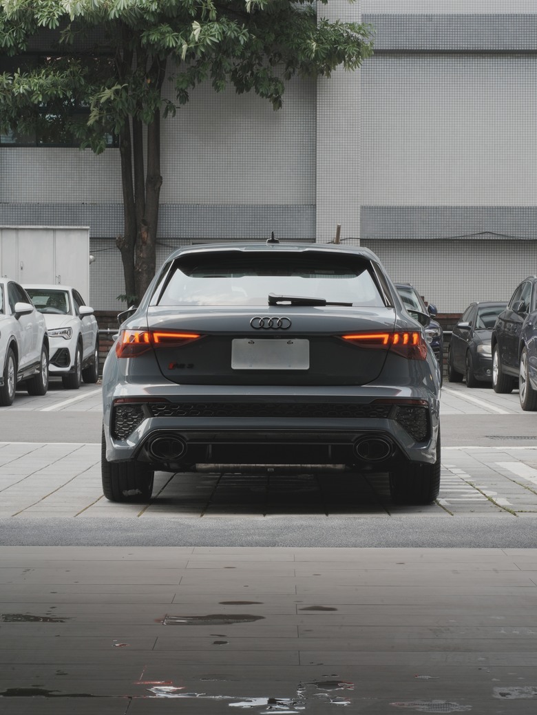 Audi RS 3 Sportback｜金屬蒼鷹灰 Kemora Gray 8R｜交車照片分享