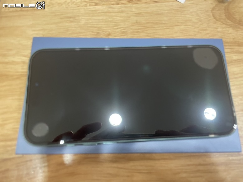點我看大圖 驚喜踢門禮:iPhone 16 Plus 512GB 開箱體驗