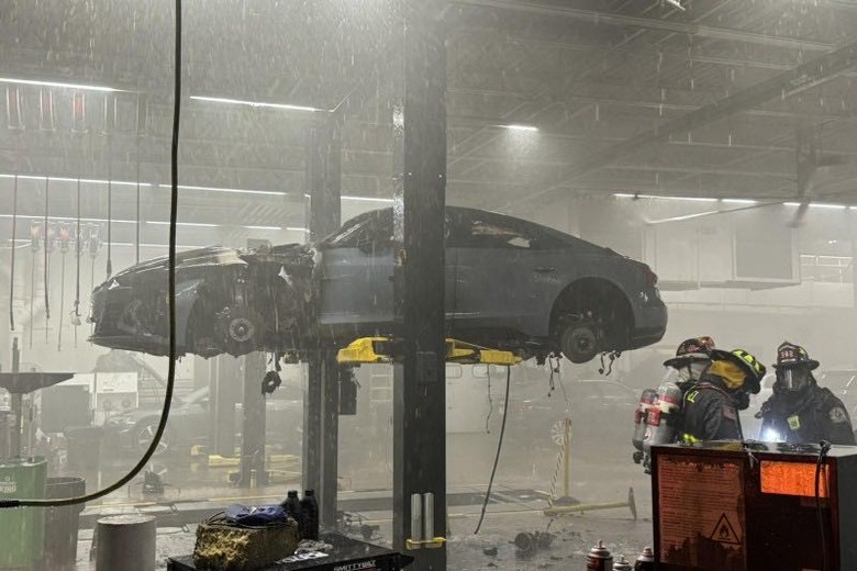 駭人事件：美國Audi e-tron GT維修中起火自燃，台灣車主需警惕電動車電池風險！