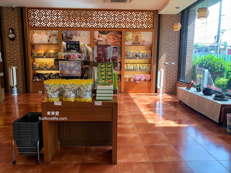 點我看大圖 好吃不黏牙的麥芽餅,烤過的餅乾香氣加上不甜膩的餡料,讓我們拆了一包還會想繼續吃下包