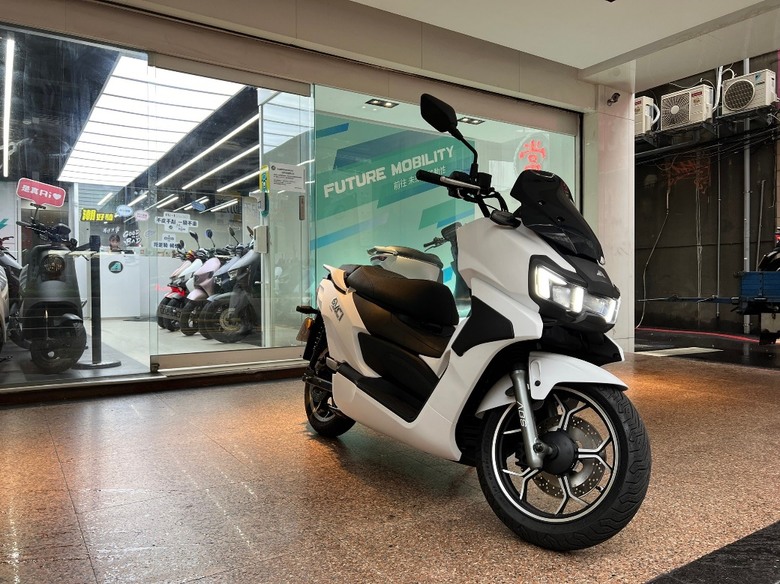 終見EV-C1本尊，突破我對電車認知的三觀