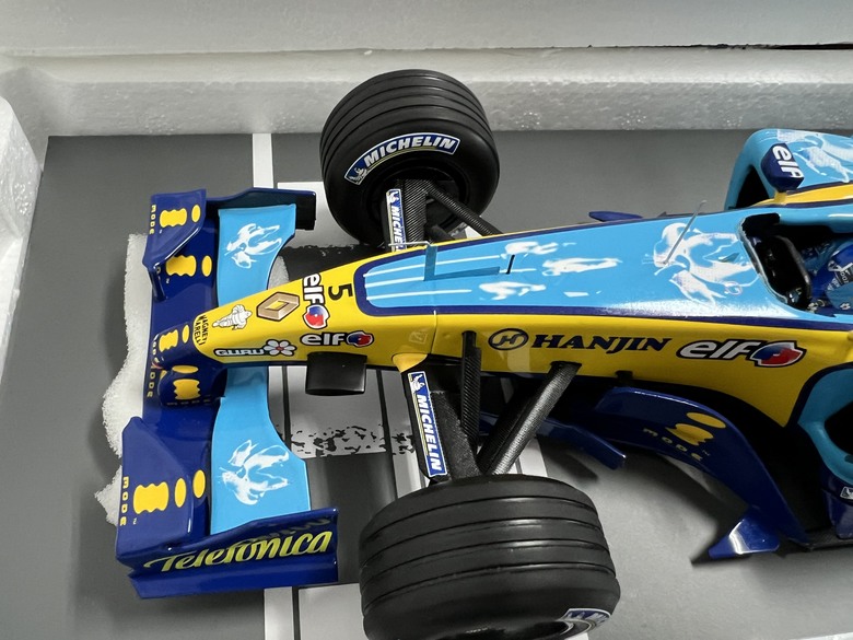 [開箱]F1 1/18 RENAULT R25 FERNANDO ALONSO BRITISH GP