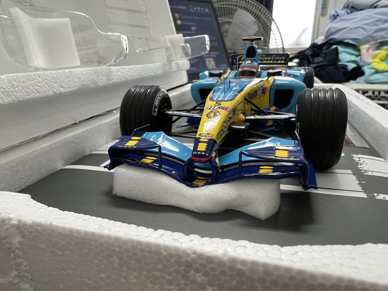 [開箱]F1 1/18 RENAULT R25 FERNANDO ALONSO BRITISH GP
