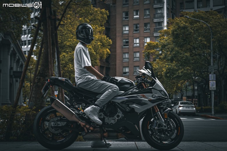 【最後一刻才開箱】菜雞的第一台重機 BMW S1000RR M版(23年式)