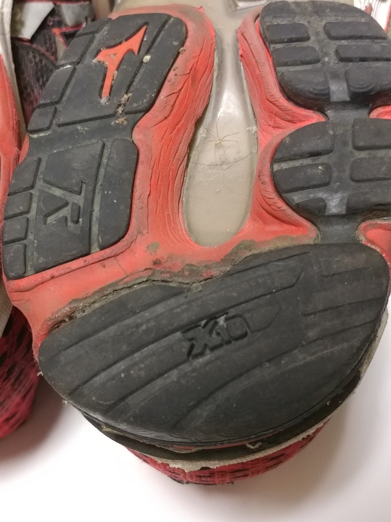點我看大圖 Mizuno美津濃鞋,以前大底x10技術 漸漸消失。